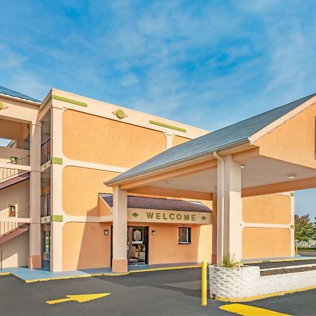 Super 8 Hotel Ashland Exterior photo